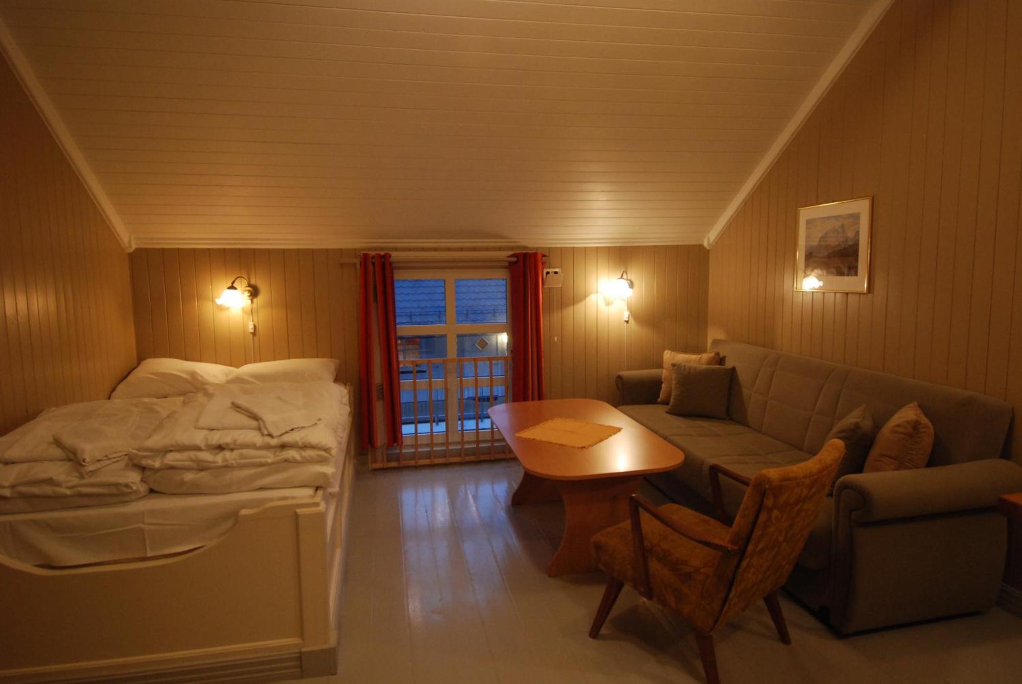 Apartamento Tyskhella Rorbuer Kabelvåg Exterior foto