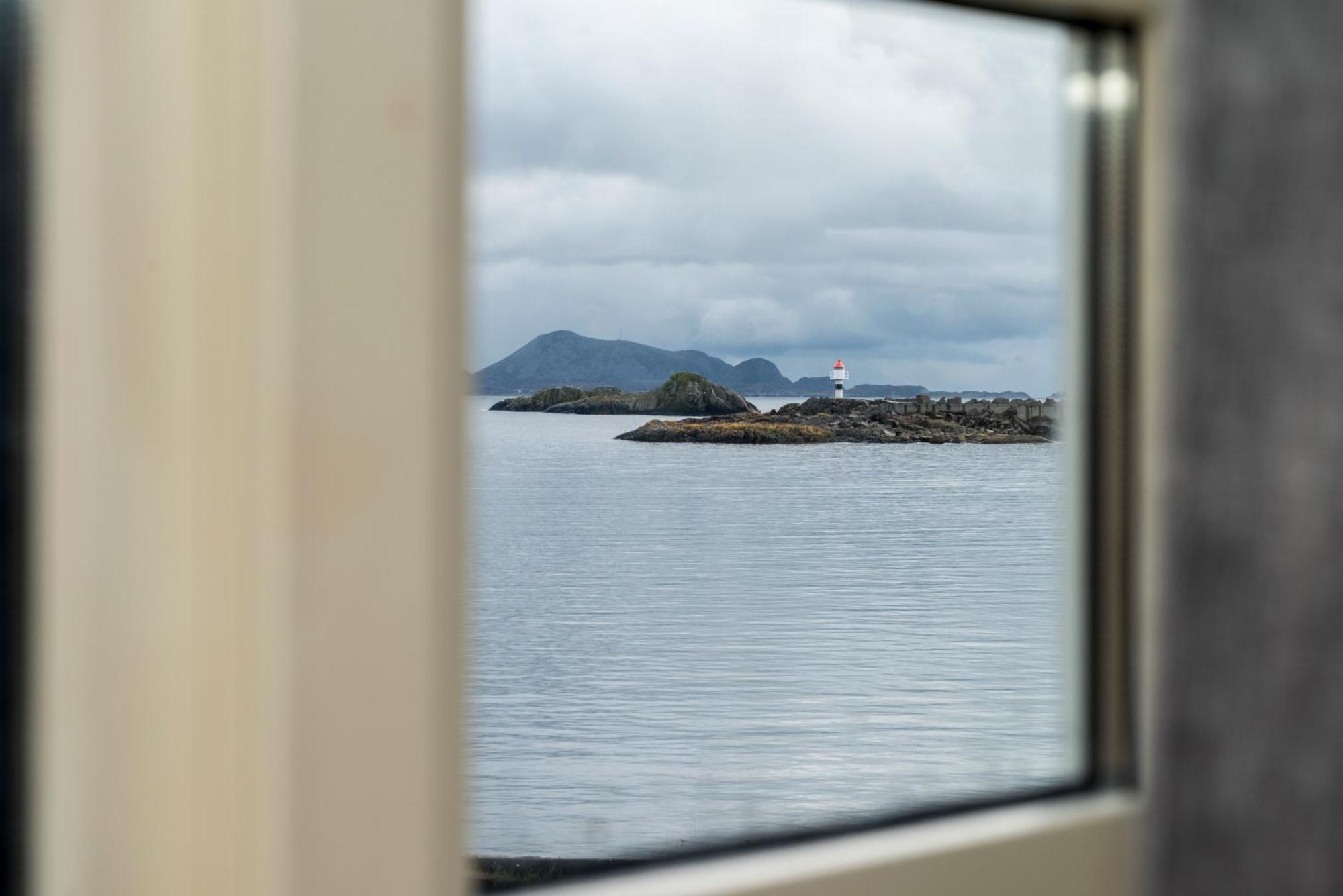 Apartamento Tyskhella Rorbuer Kabelvåg Exterior foto